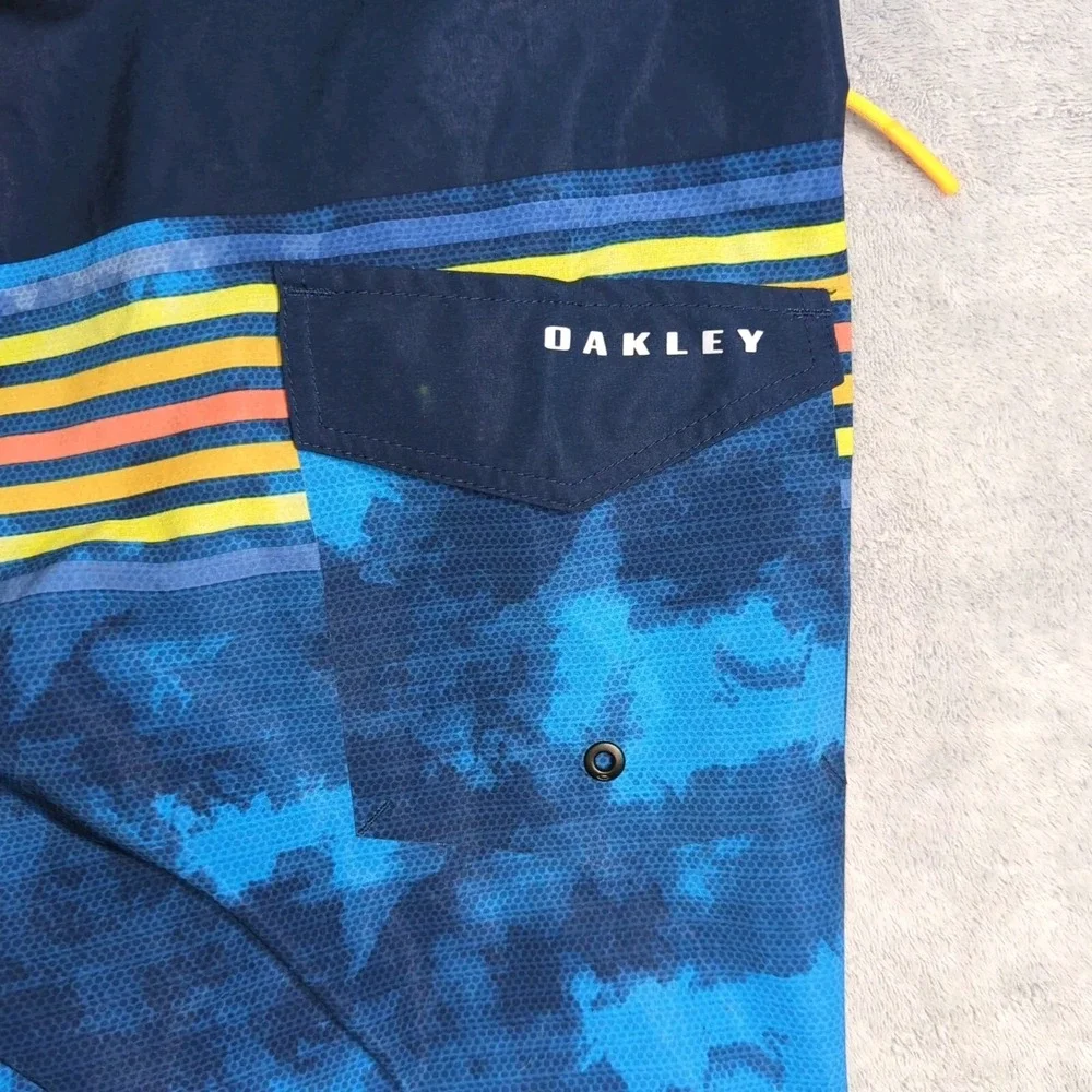 Oakley fathom 18in